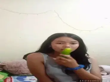 ABG Nekat Colmek Pakai Timun Gede Sampe Becek