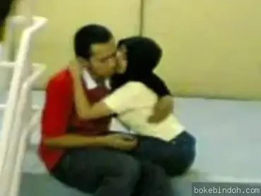 Bokep Hijab Mahasiswi Dientot di Tangga Kampus Sampe Becek