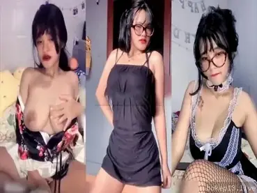 Cewek cantik genit doyan cosplay nakal