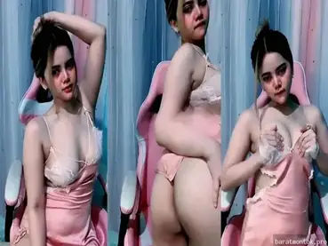 Cewek seksi pakai baju tidur masturbasi bikin nagih