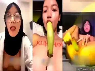 Gadis Muda Ngocok Timun Jumbo, Memek Becek Squirt Gila!